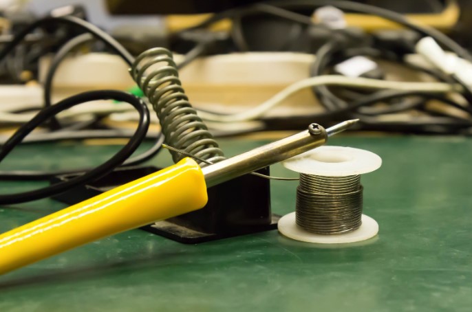 вибір між паяльником та паяльною станцією вибір між паяльником та паяльною станцією